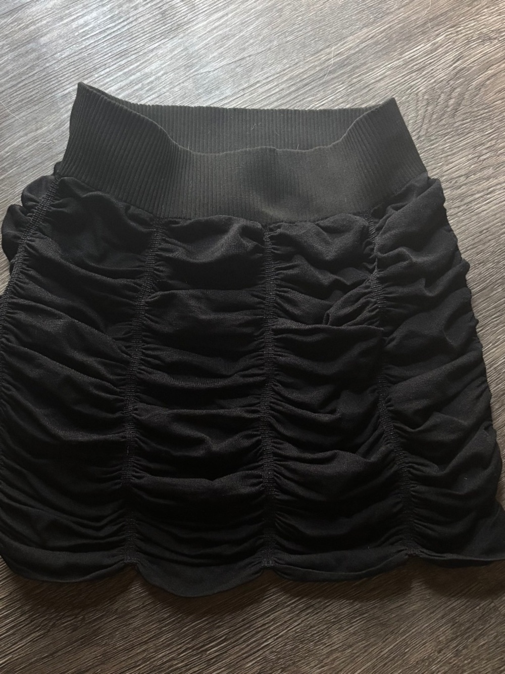Mini ruched bodycon skirt ruching shaping silhouette black Y2K office siren